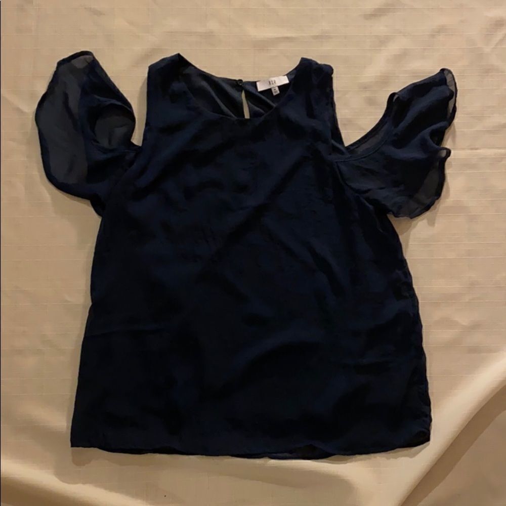 NSR cold shoulder top. Medium - Picture 3 of 4